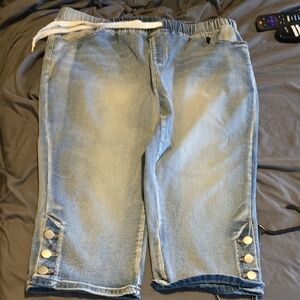 SHEIN Light Blue Denim Capris with Button Detail